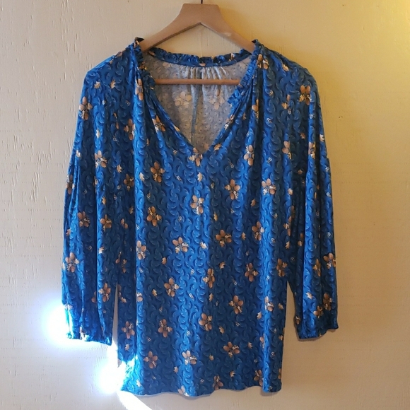 LOFT Tops - LOFT Floral Blue Top w/Balloon Sleeve